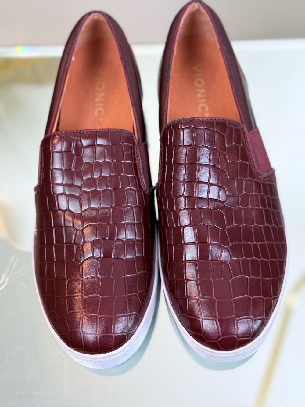 Vionic Dark Wine Croc Leather Sneakers/Dark Academia Polished Preppy Chic/8.5 - Picture 4 of 9